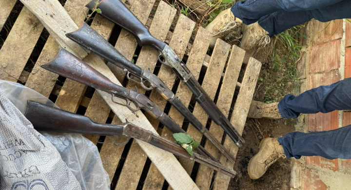 Homem é preso em Mulungu com armas usadas contra bando de Lampião em 1930
