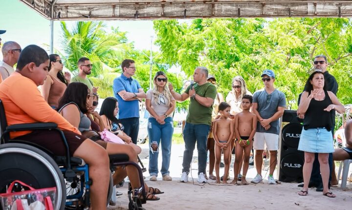 Cabedelo amplia acesso à praia para pessoas com deficiência e abre programação de inclusão