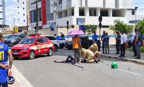 Colisão entre carro e moto deixa um morto na Avenida João Câncio, em Manaíra